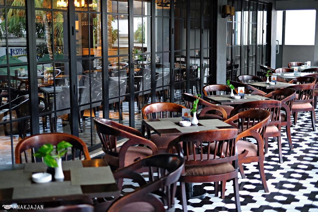 Blue Sky Hotel Balikpapan Exterior photo