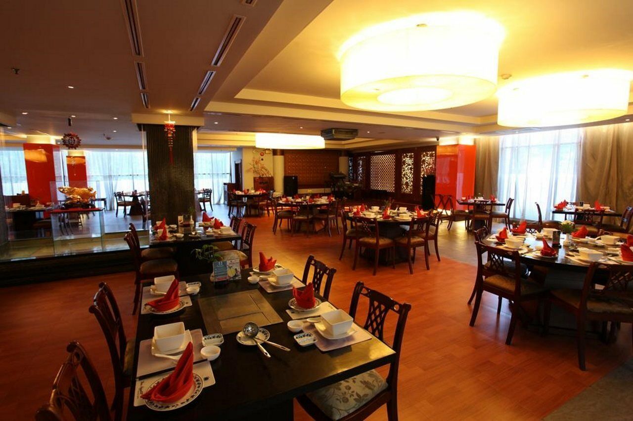 Blue Sky Hotel Balikpapan Exterior photo